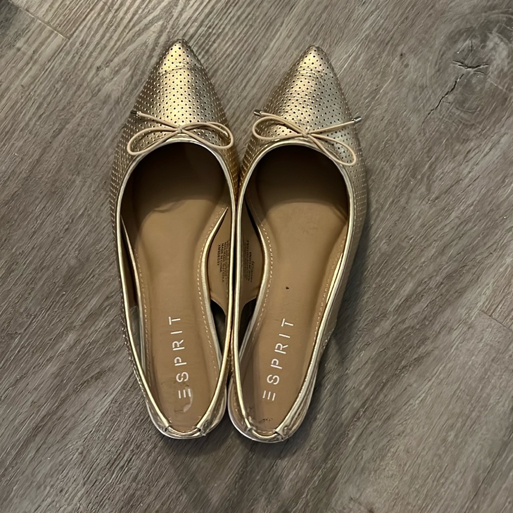 Pointed gold dress shoes